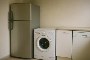קניית מוצרי חשמל לבית: מה לבדוק לפני שקונים מקרר, מכונה ומדיח