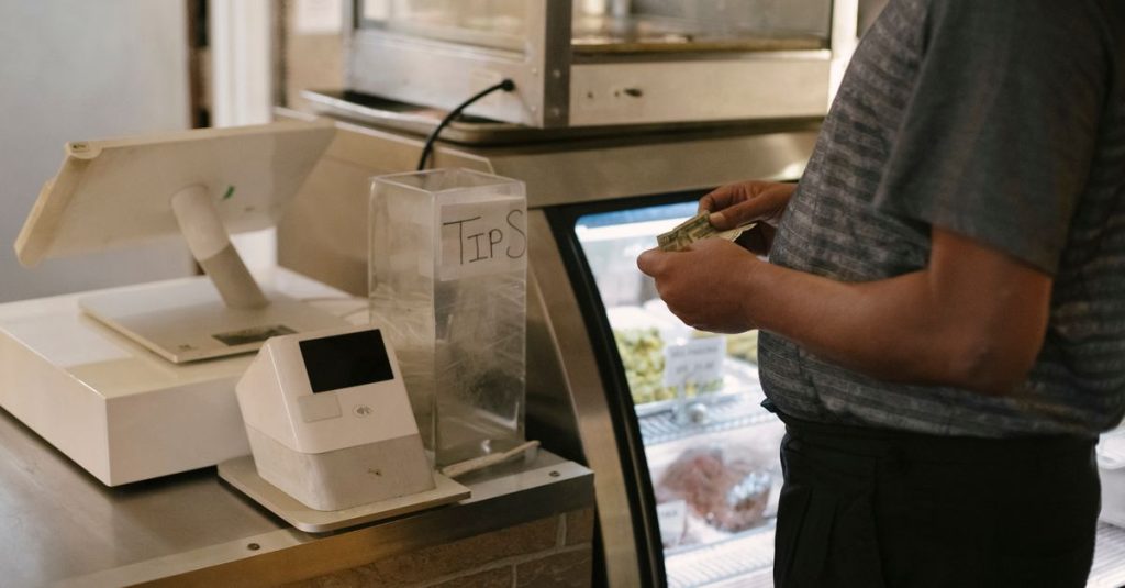 החזר כספי מול זיכוי בחנות: מה מגיע לכם לפי החוק