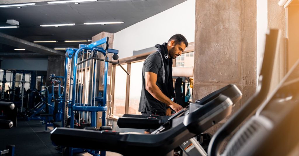 אימון HIIT מול אימון כוח: מה ההבדל ומה מתאים לכם