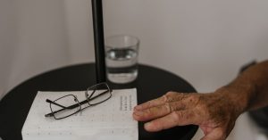 מגנזיום לפני השינה: מתי כדאי לקחת תוסף וכמה זה עולה